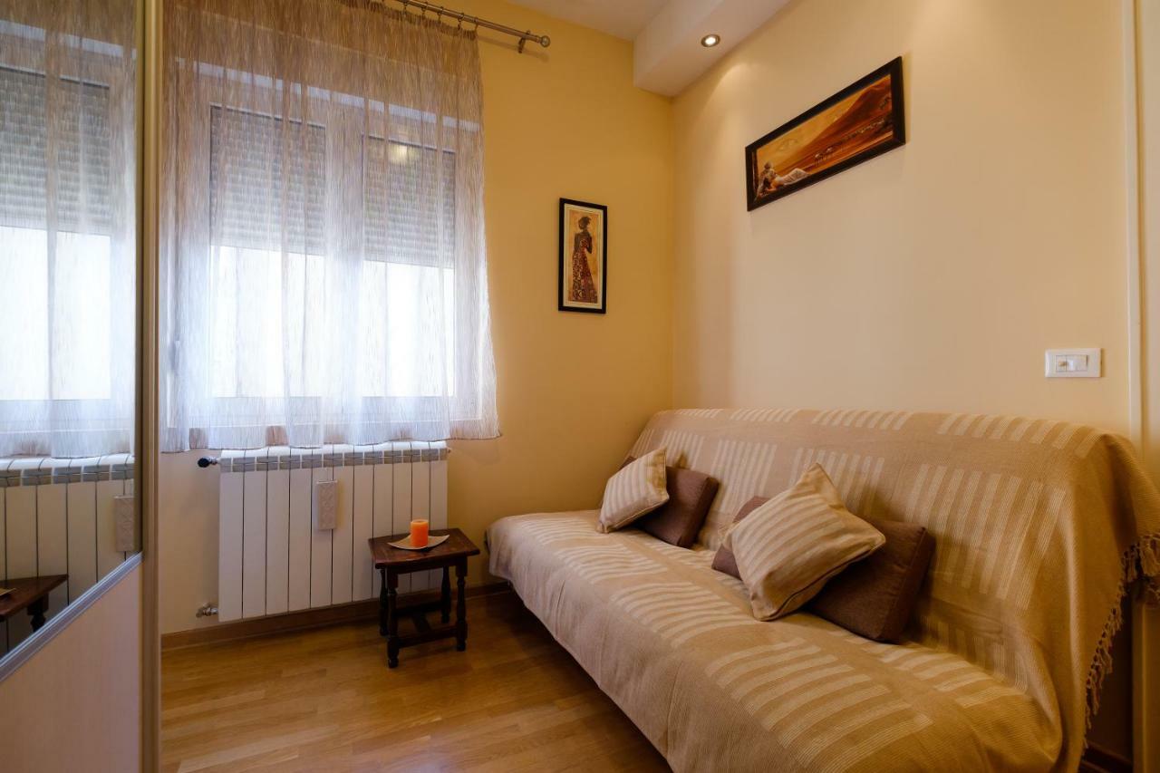 Jolie Apartment Belgrade Exterior photo